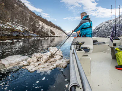 Kaptein Tor og Miss fjords med gjester og foto oppdrag i Fjærlandsfjorden, vinter