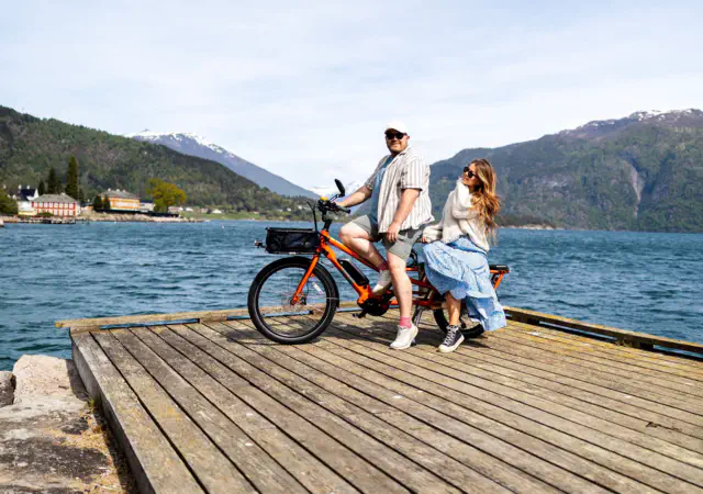 Hva med å bytte ut rullingen på Instagram med en ekte, rolig rulling langs fjorden?