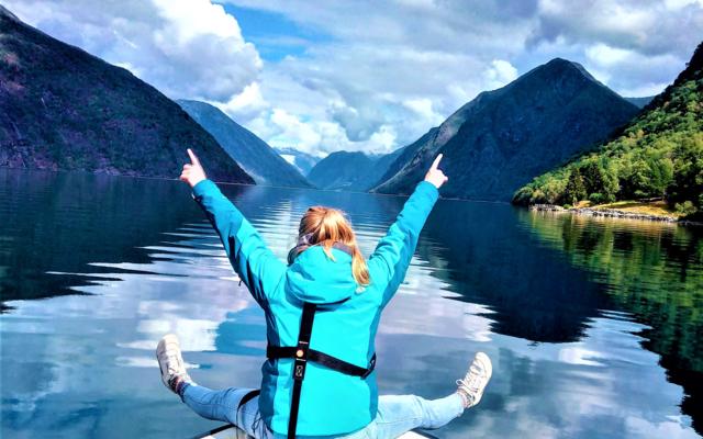 Fantastiske Fjærlandsfjord og fisketur med tenåringer og morsom fisk på tur