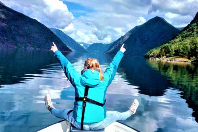 Fantastiske Fjærlandsfjord og fisketur med tenåringer og morsom fisk på tur