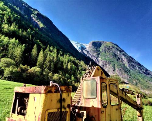 Gravemaskin i fjærland, supphelledalen og isbre ,sykkeltur