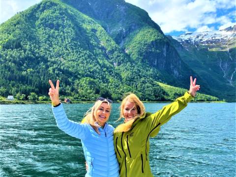 Fantastiske Sognefjorden og venninner på sproty fjelltur og fiske i Esefjorden, Balestrand  