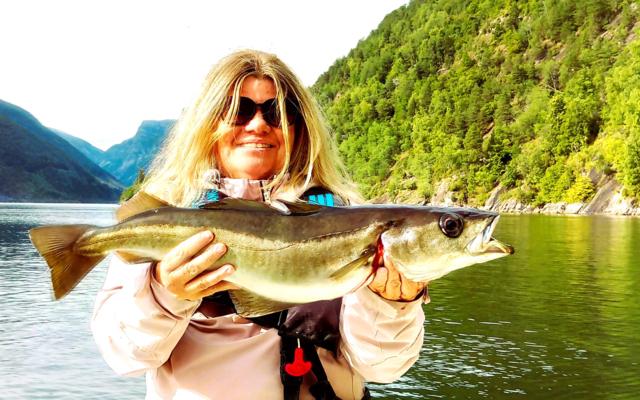 fiske tur i sognefjorden, gøy på landet stor Lyr og dorging, vakker fjord